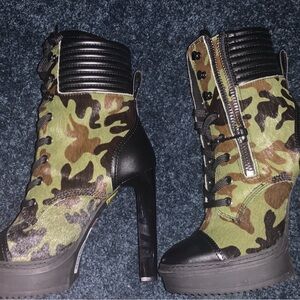 Stylish Camouflage Heeled Boots